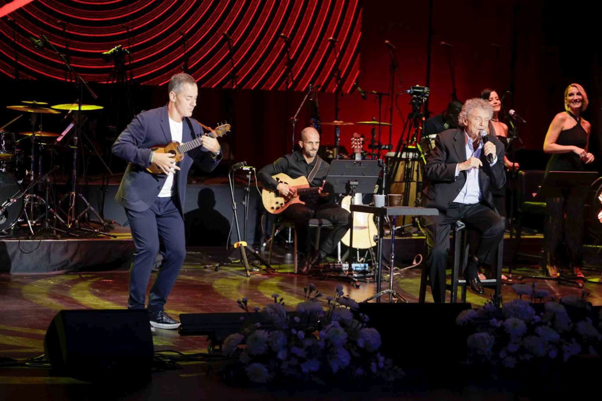 El cantante Braulio deja pequeño con su talento y trayectoria el auditorio de Agüimes