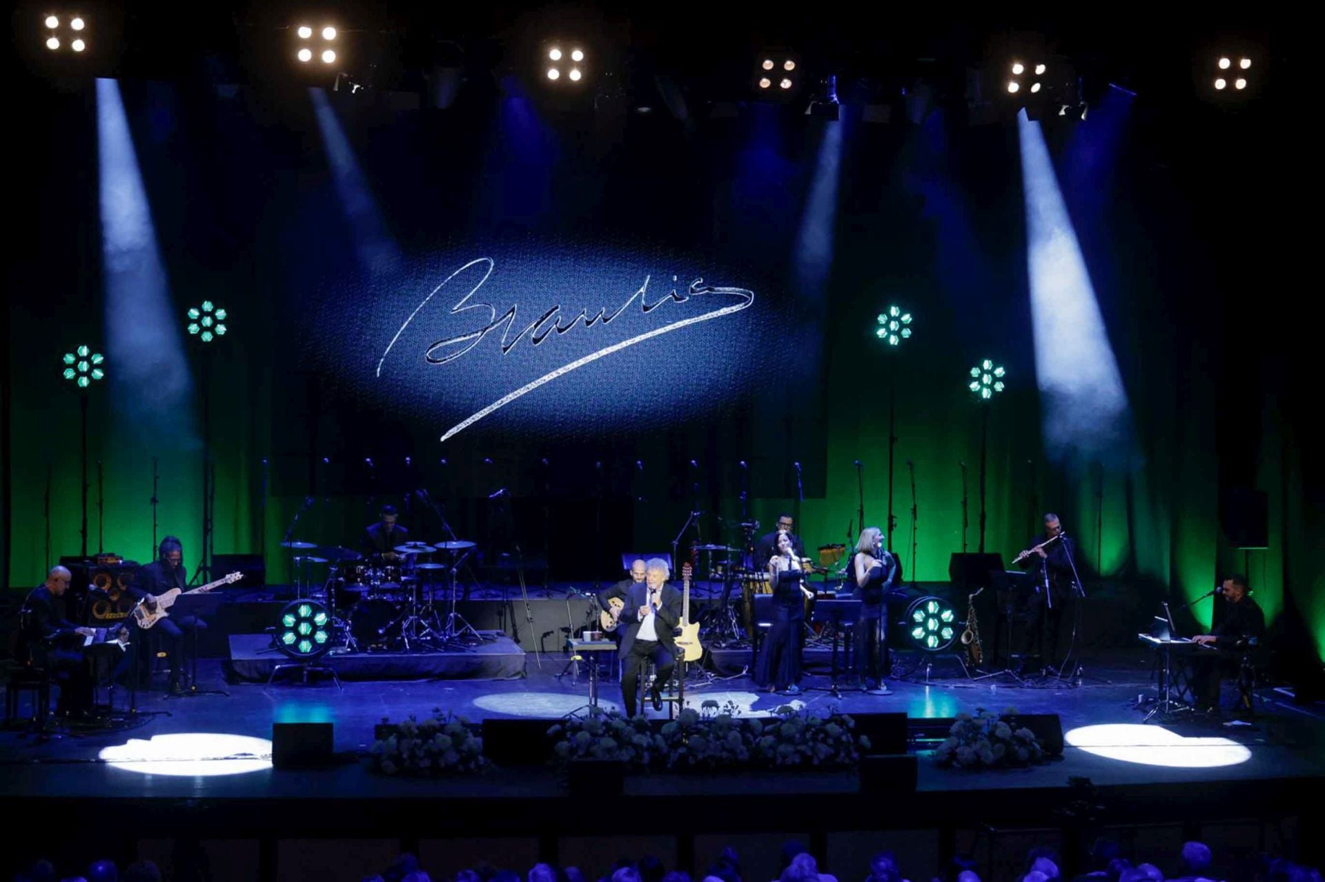 El cantante Braulio deja pequeño con su talento y trayectoria el auditorio de Agüimes
