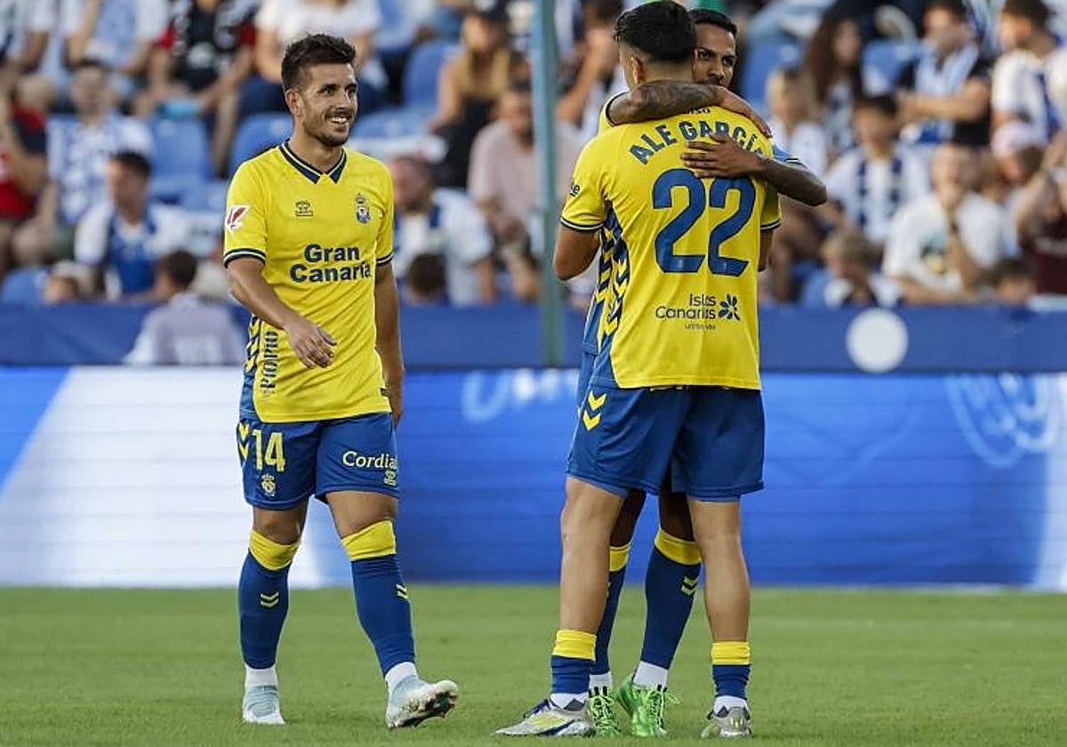 Ale García, Viera y Manu Fuster celebran un gol de la UD Las Palmas.
