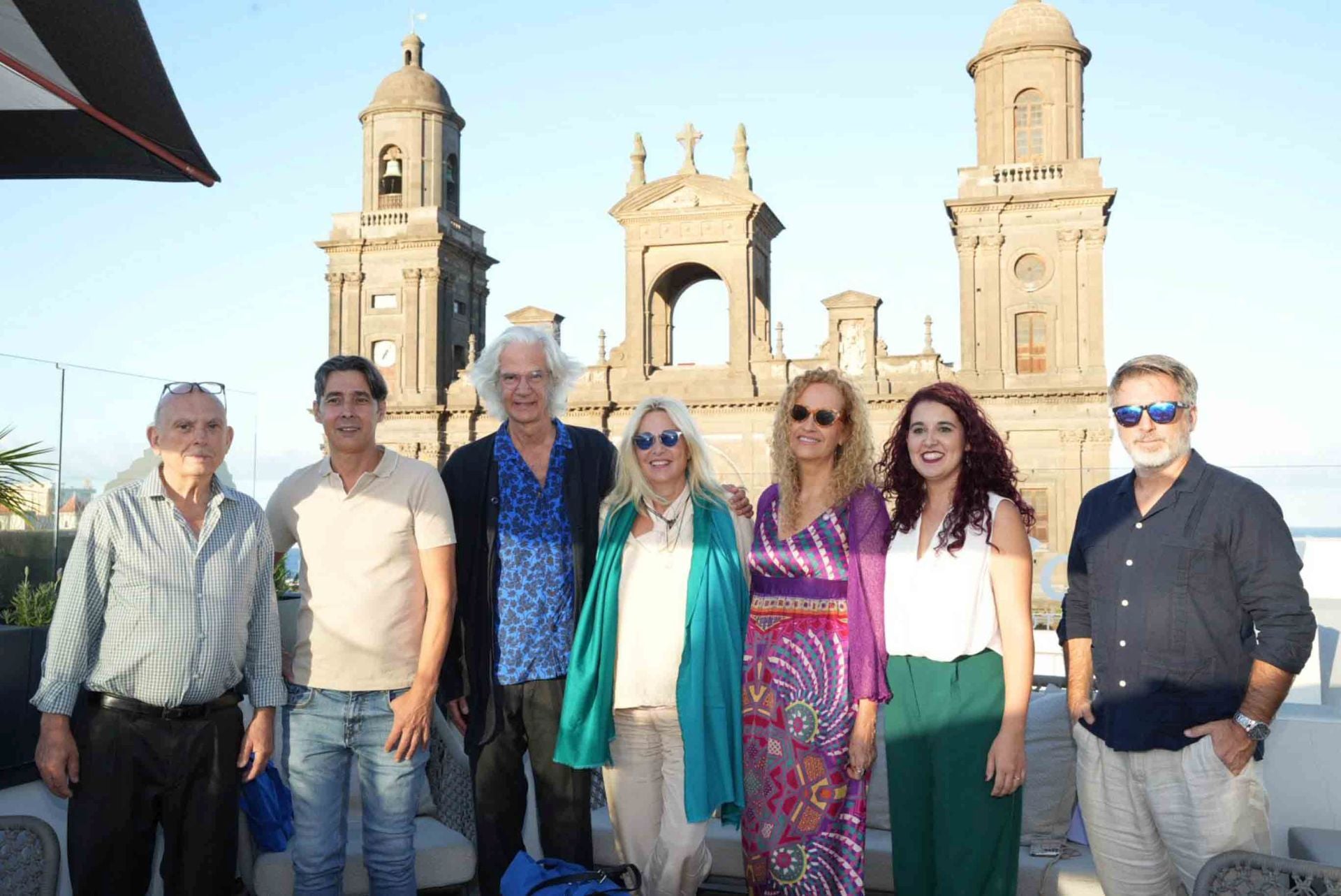 Los editores de Atalanta comparten encuentro con libreros canarios en la antesala de la gala Aglaya
