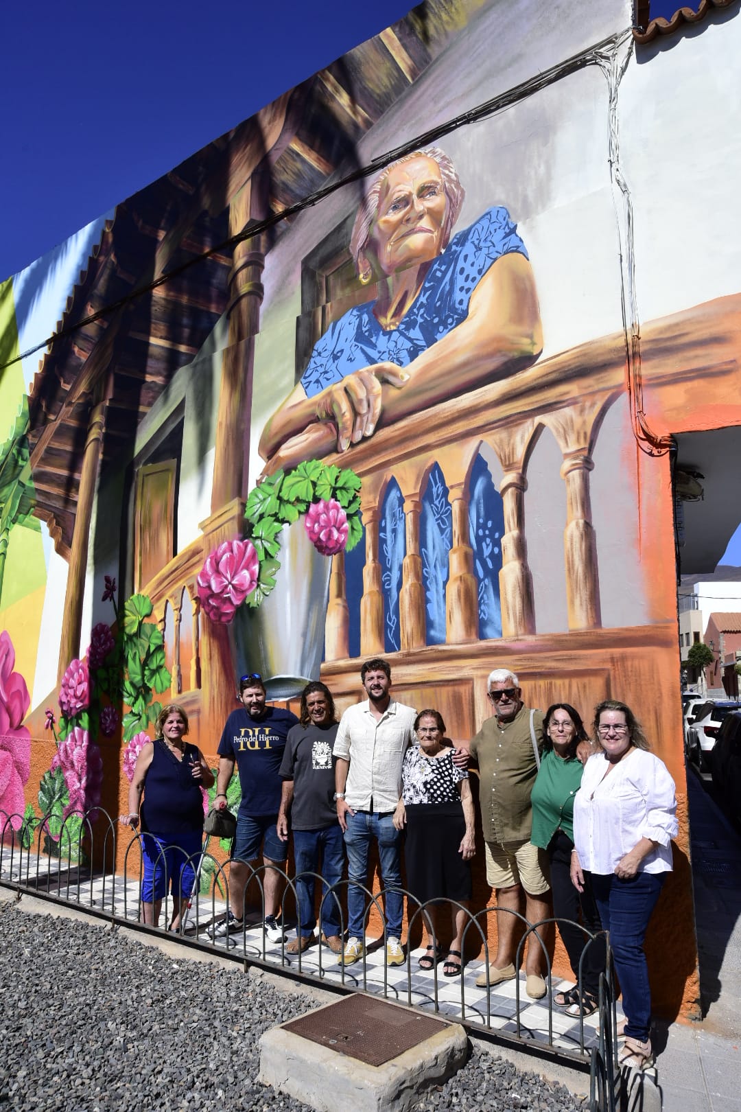 El casco de Agüimes luce un nuevo mural en homenaje a la vecina Carmen Tarajano