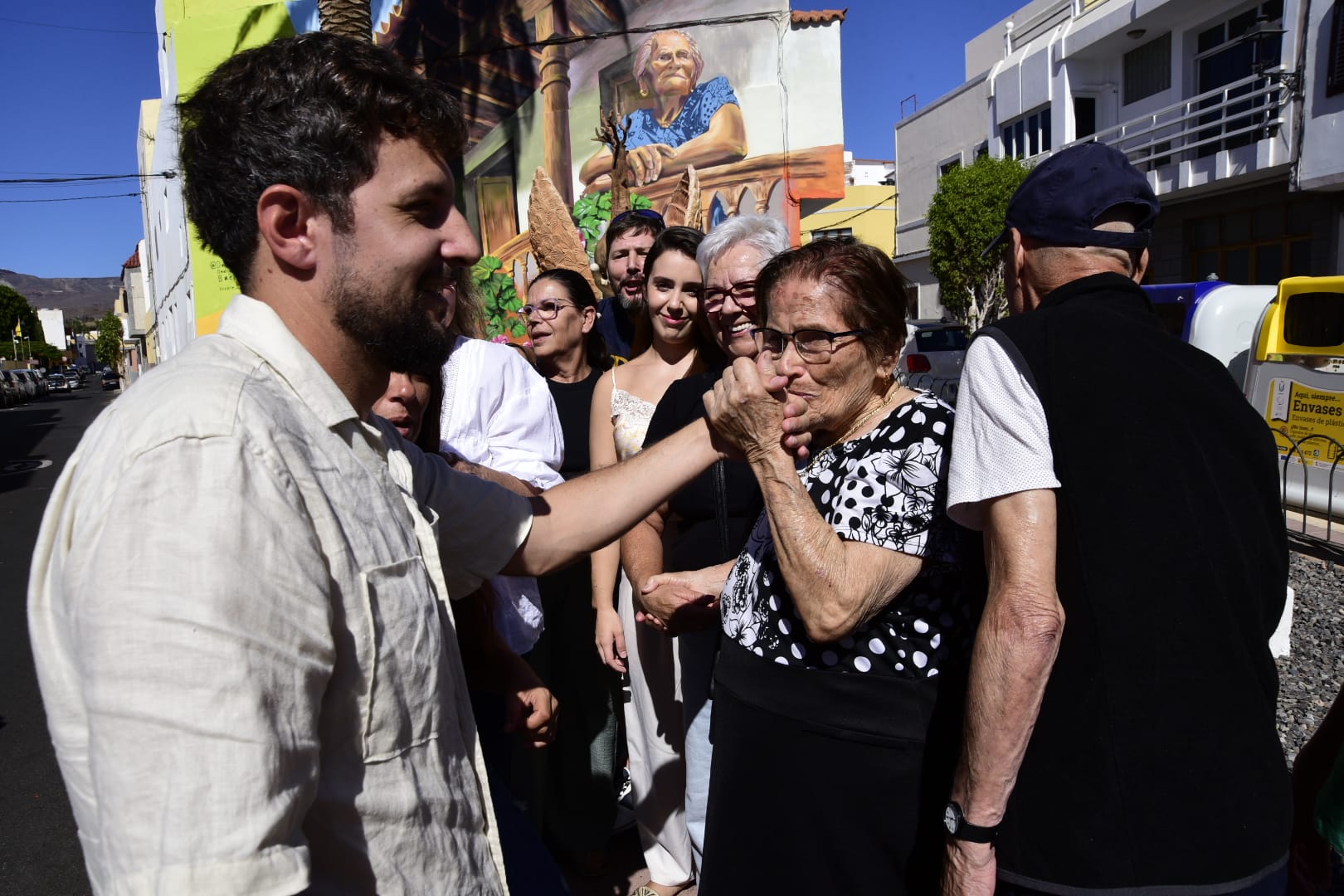 El casco de Agüimes luce un nuevo mural en homenaje a la vecina Carmen Tarajano