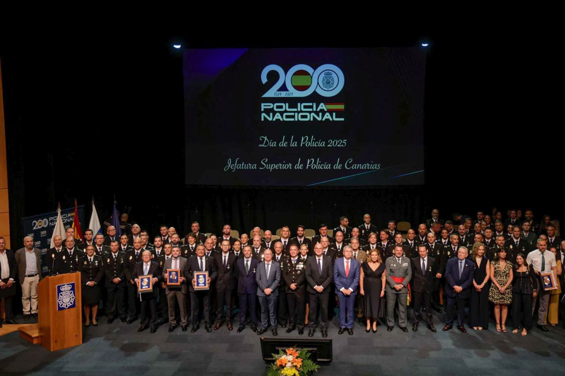 La Policía Nacional tributa un reconocimiento a 141 personas