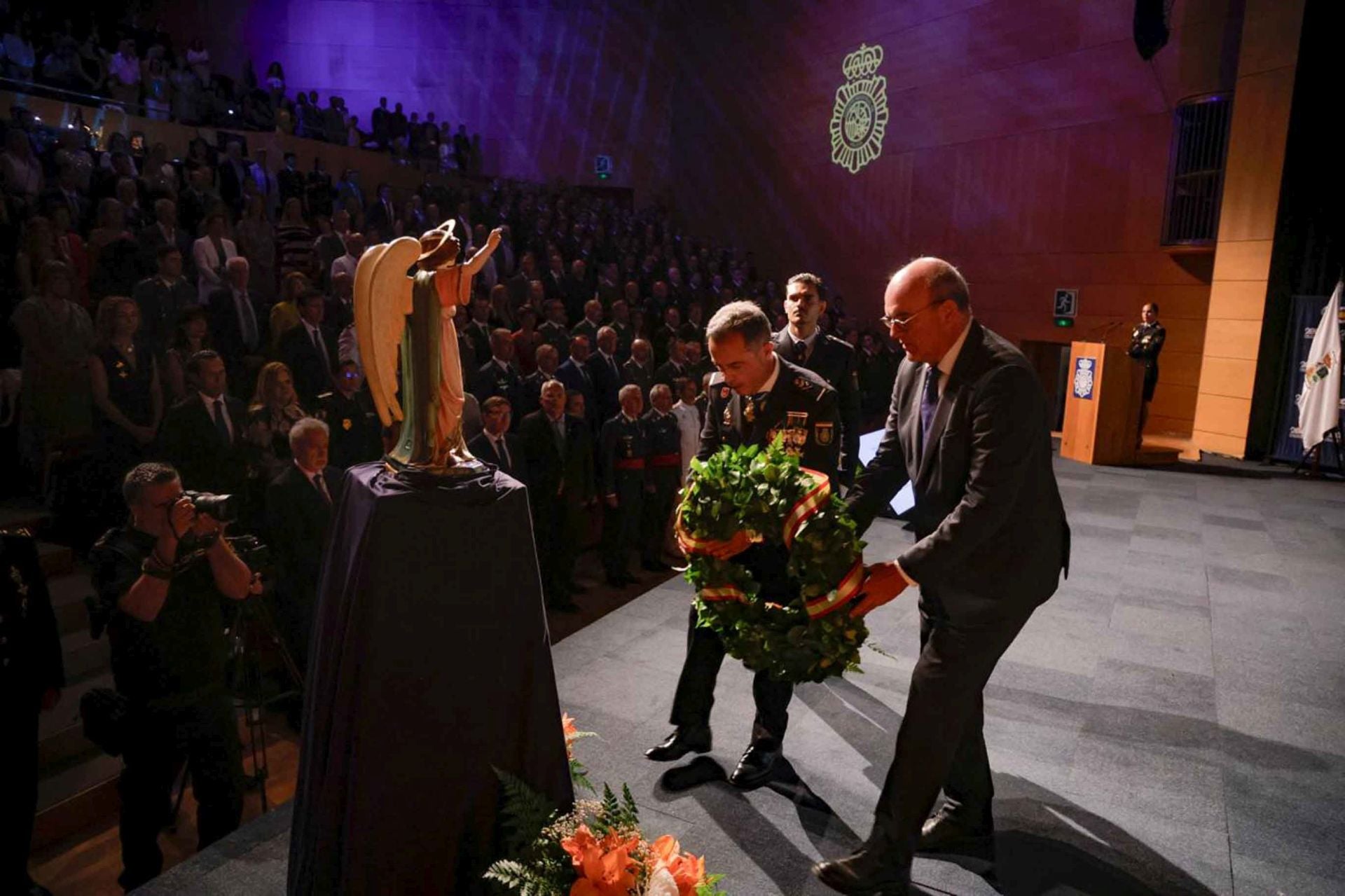 La Policía Nacional tributa un reconocimiento a 141 personas