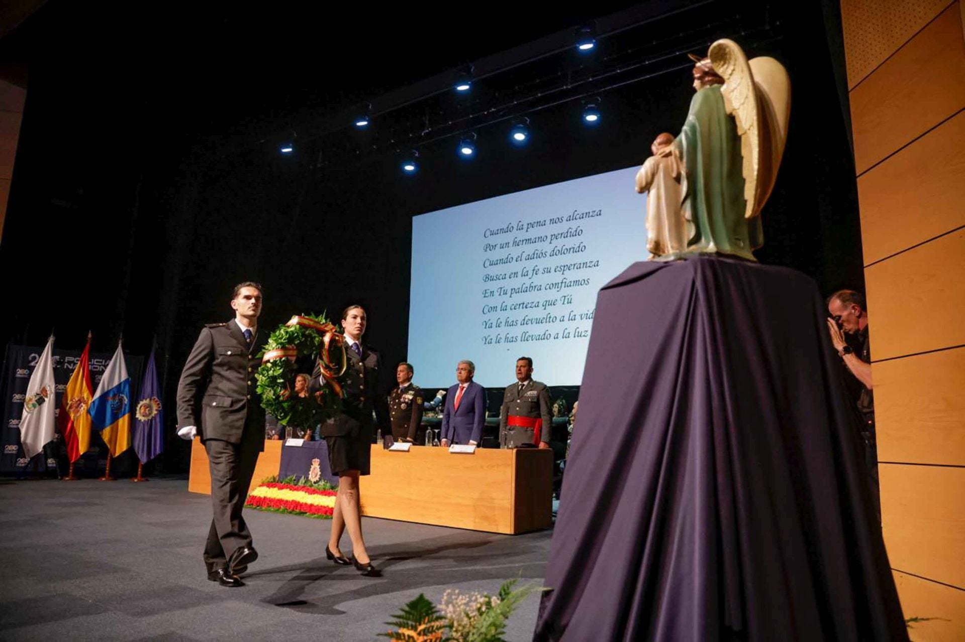 La Policía Nacional tributa un reconocimiento a 141 personas