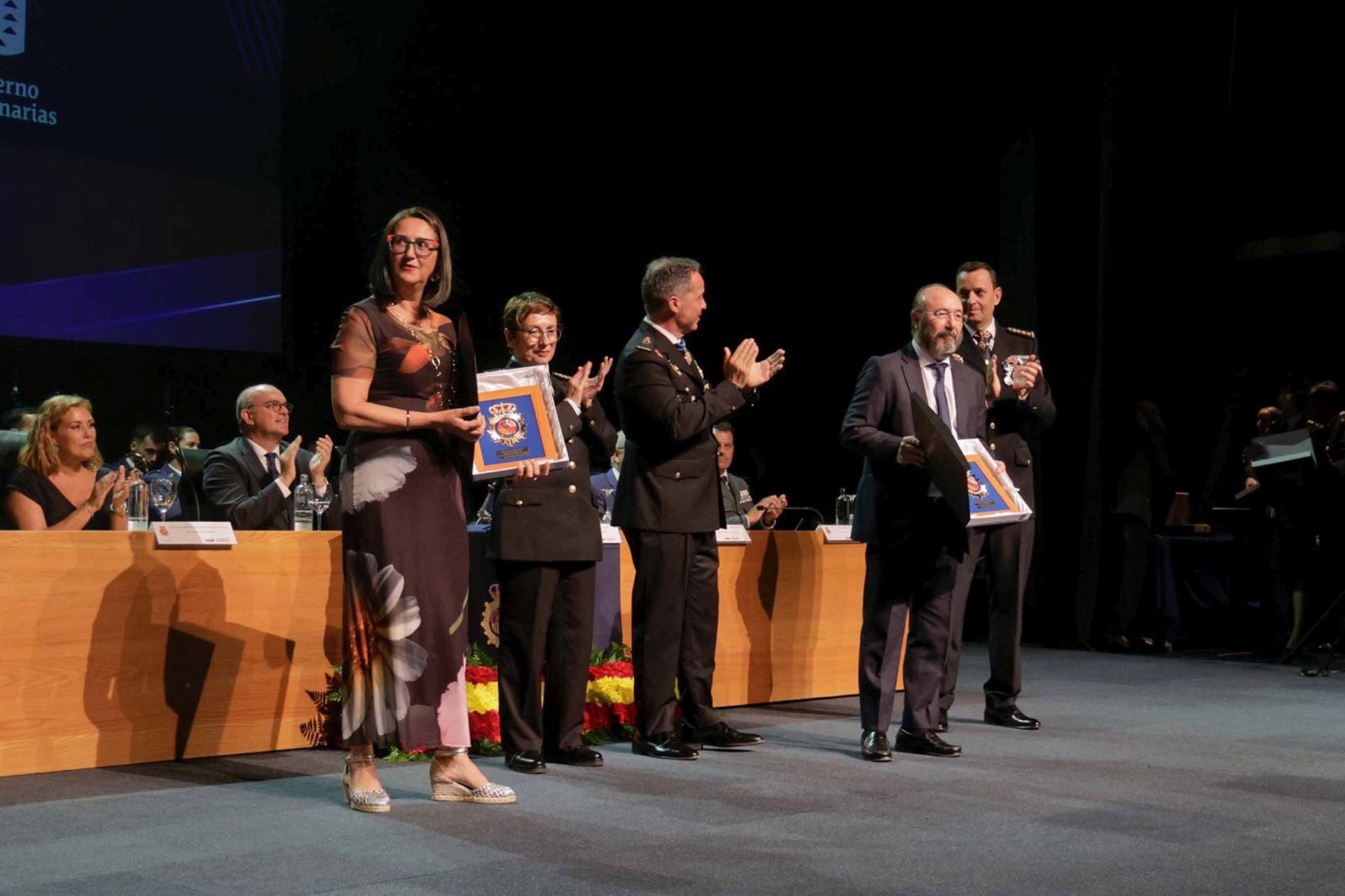 La Policía Nacional tributa un reconocimiento a 141 personas