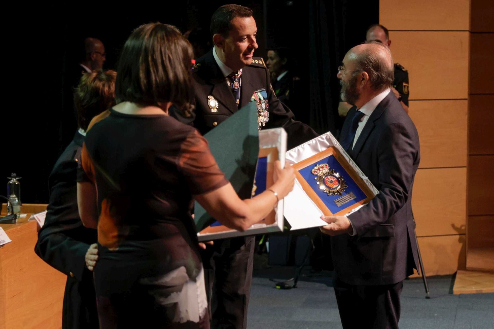 La Policía Nacional tributa un reconocimiento a 141 personas