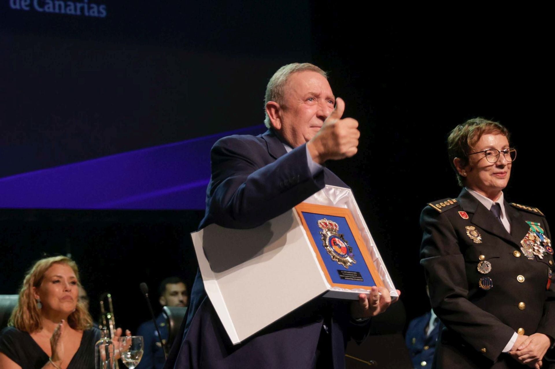 La Policía Nacional tributa un reconocimiento a 141 personas