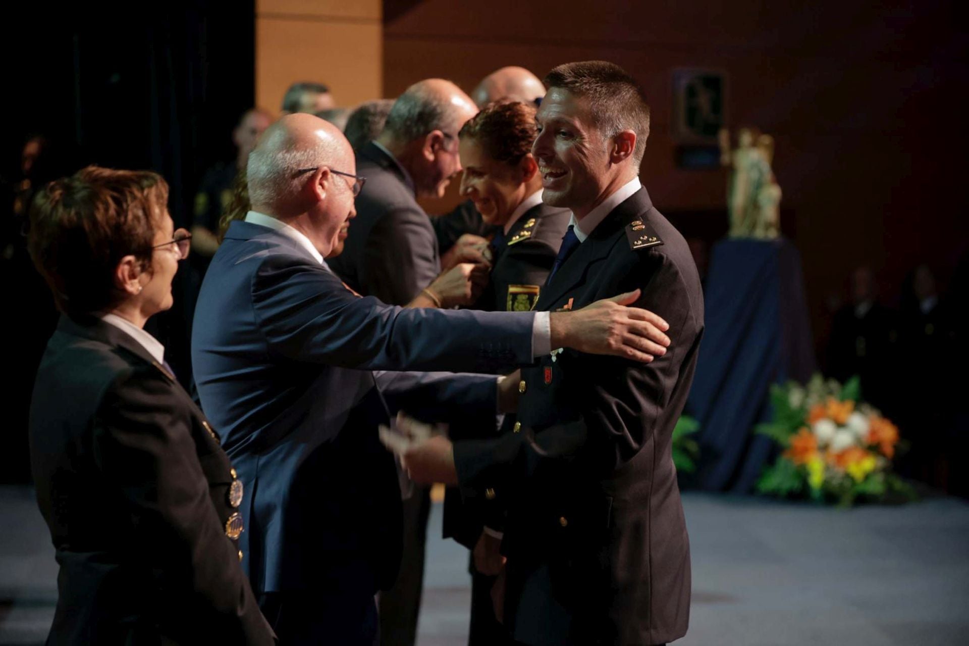 La Policía Nacional tributa un reconocimiento a 141 personas