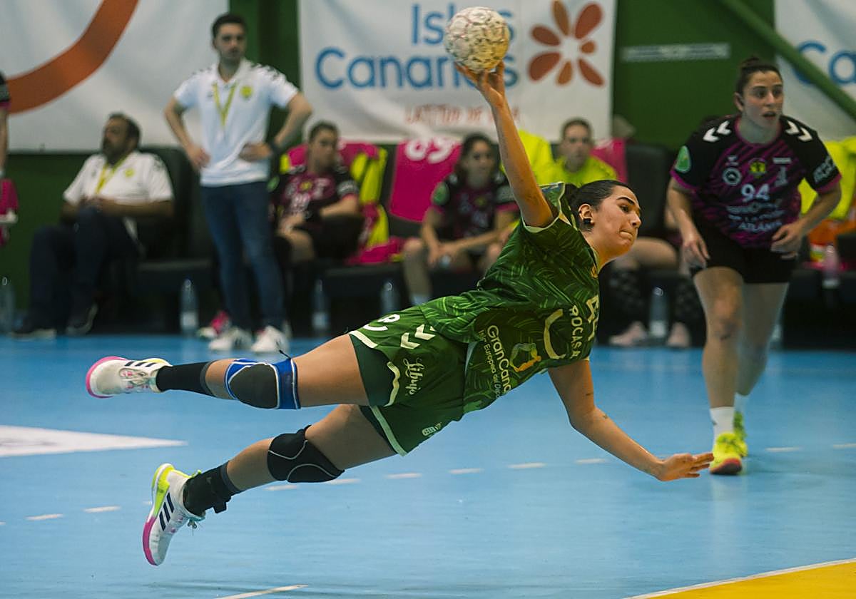 Derbi entre grancanarias y lanzaroteñas en Telde.