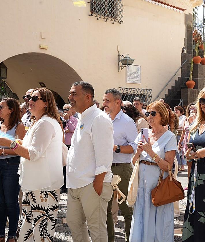 Imagen secundaria 2 - CC inicia el curso político con un baño de masas en el Pueblo Canario