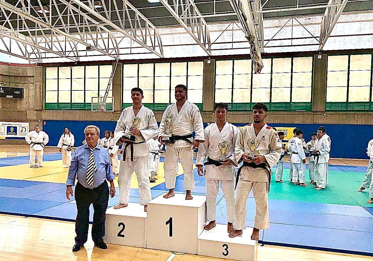 Podio de una de las categorías del Campeonato Insular de judo.
