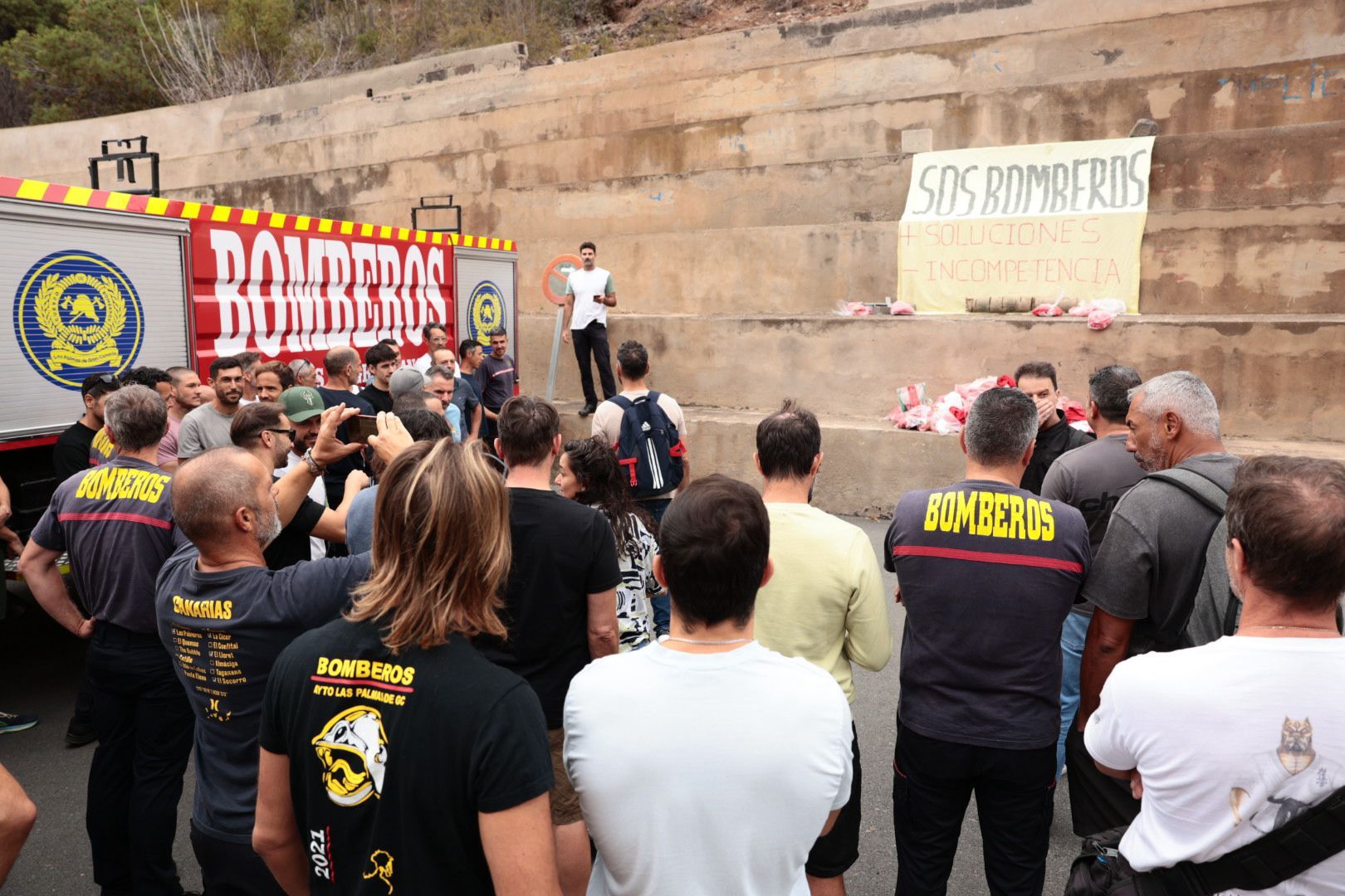 Los bomberos alzan la voz en el Parque Central Miller Bajo