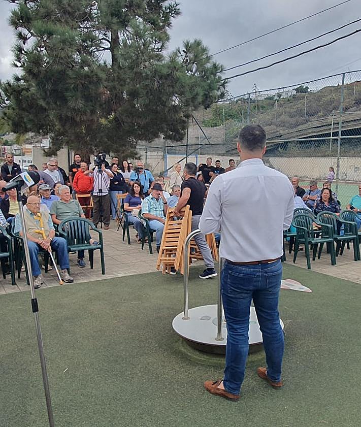 Imagen secundaria 2 - Día histórico: Los vecinos de los barrios teldenses de La Solana y Valle Casares ya tienen agua de abasto todos los días