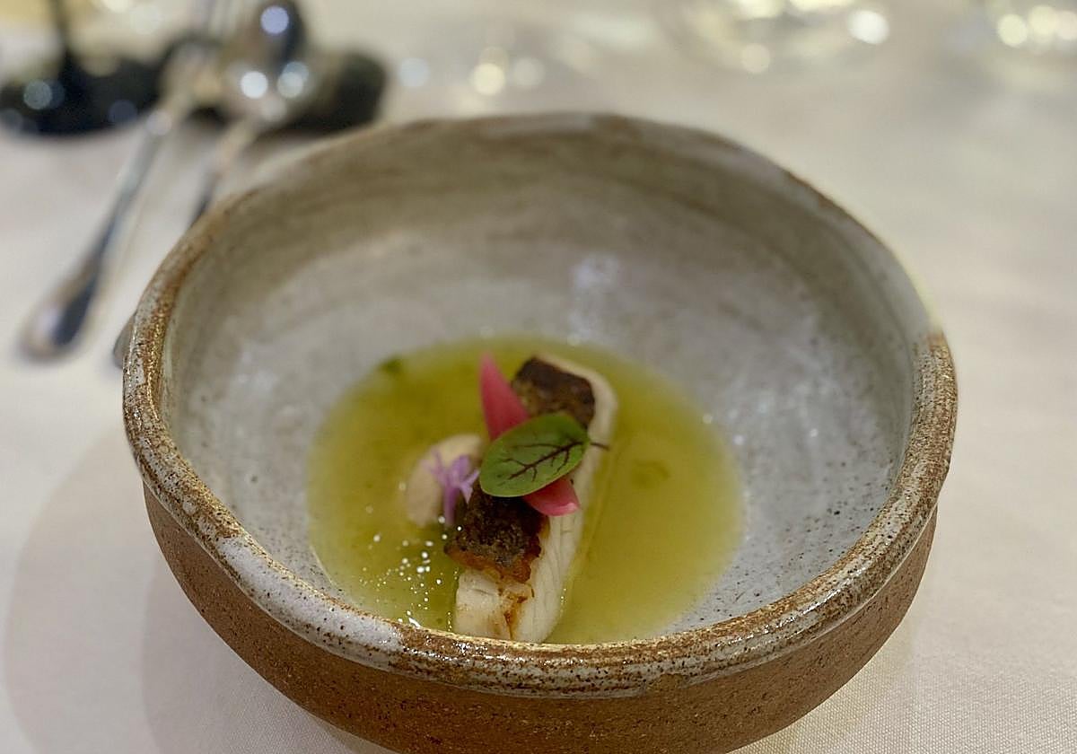 Pescado de temporada y escladón de Casa Romántica