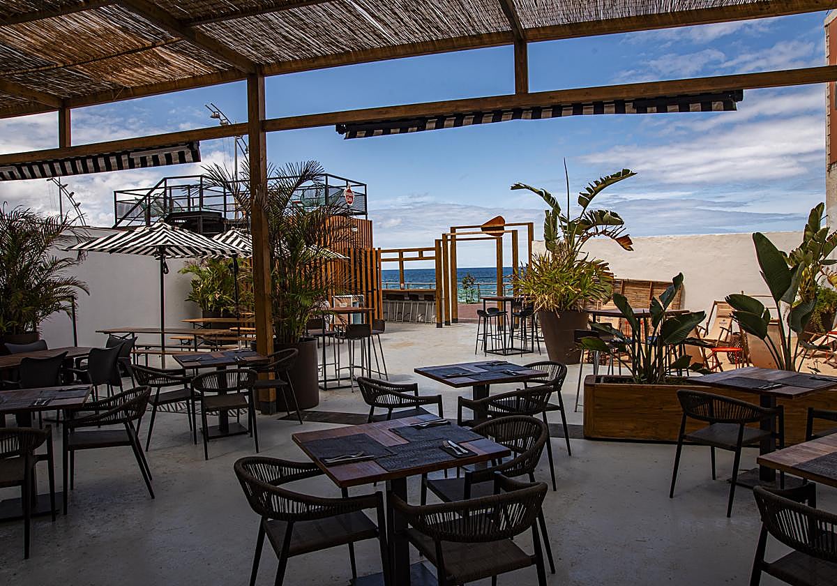 Comedor de Bocachancla con vistas a la playa de Las Canteras.