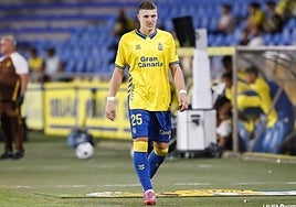 Lukovic, tras recibir la roja en el pasado duelo ante el Almería..