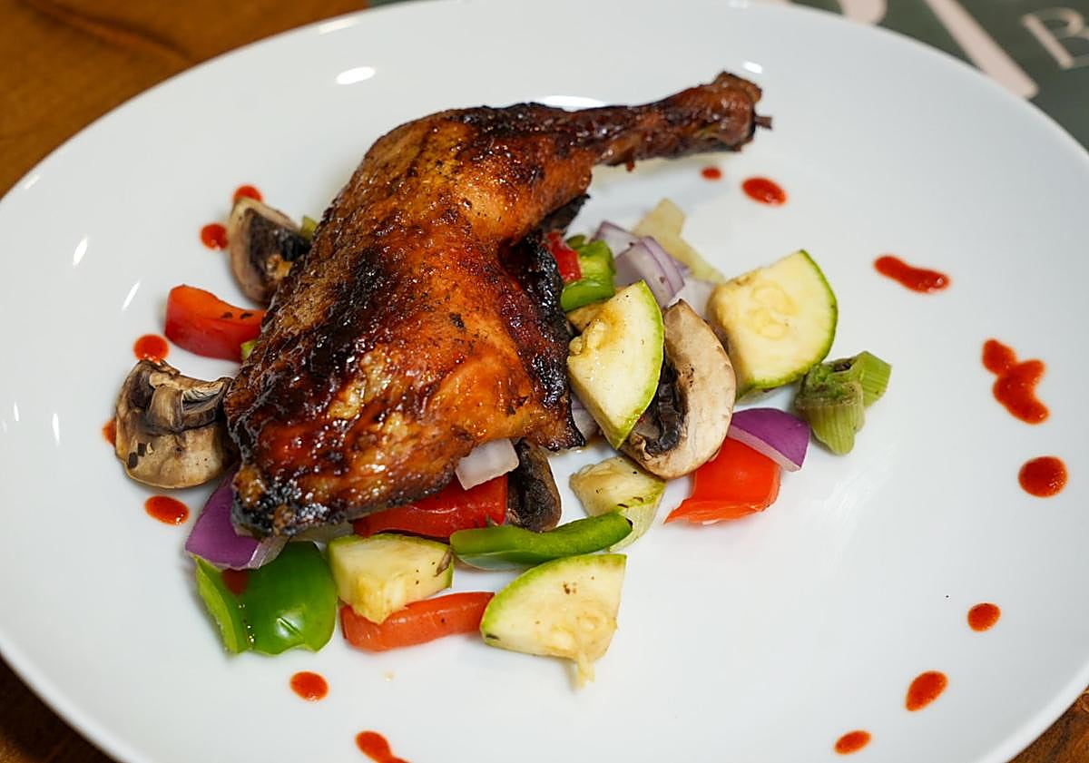 Imagen principal - Platos del menú de Bicós Bistró.