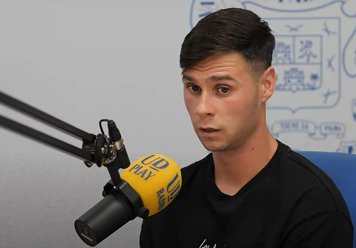 Imagen de Sergio Barcia en el estudio de UD Radio.