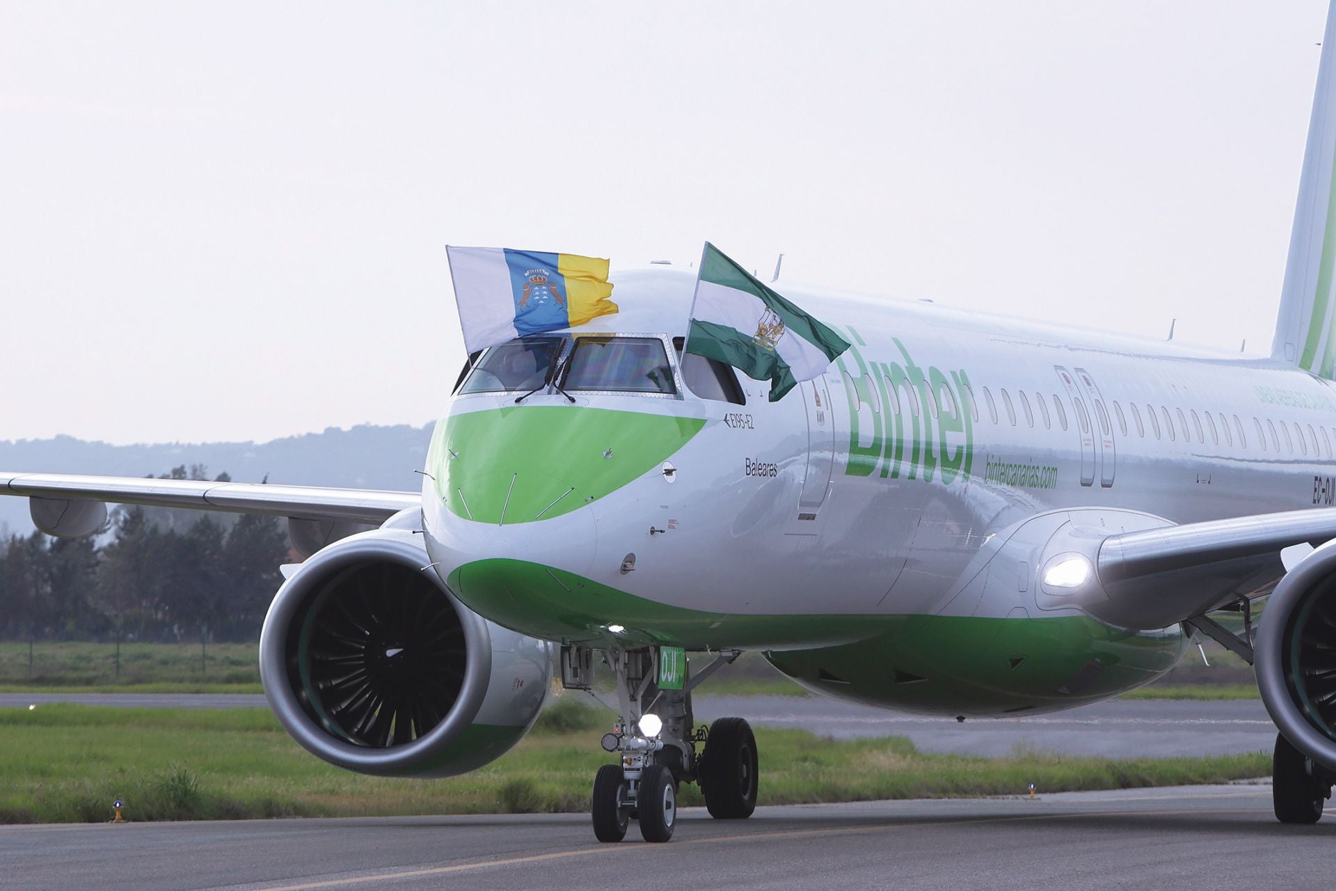 Avión de Binter llegando por primera vez a Córdoba.
