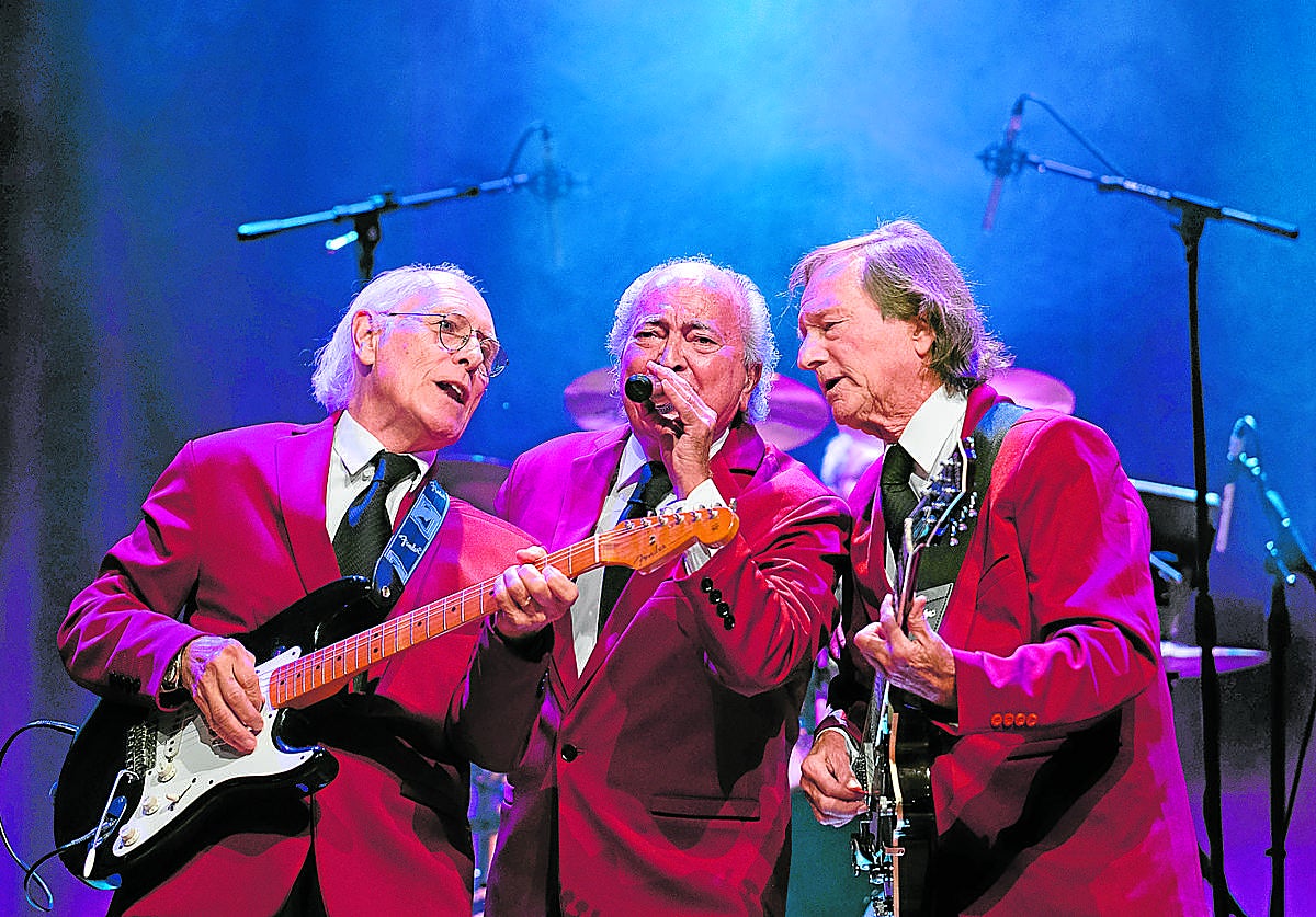 La veterana banda Los Sirex, en pleno concierto.