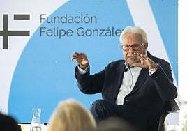 El expresidente del Gobierno Felipe González ha intervenido este viernes en el evento 'Diálogos', de Global Sur Lanzarote, donde ha analizado la actualidad política española e internacional.