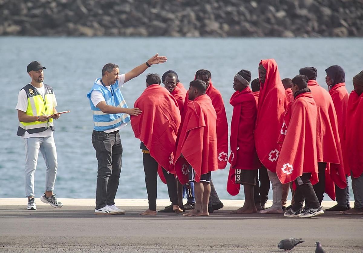 Imagen de archivo de un grupo de migrantes rescatados en Canarias.