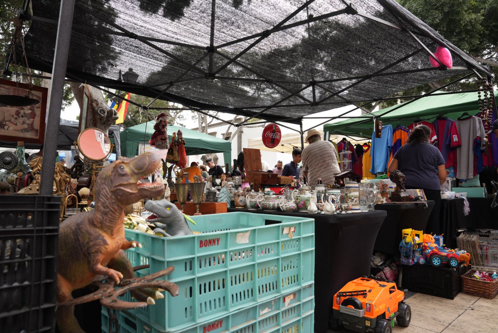 Pasión por lo vintage: éxito de la Feria del Coleccionismo en Vegueta