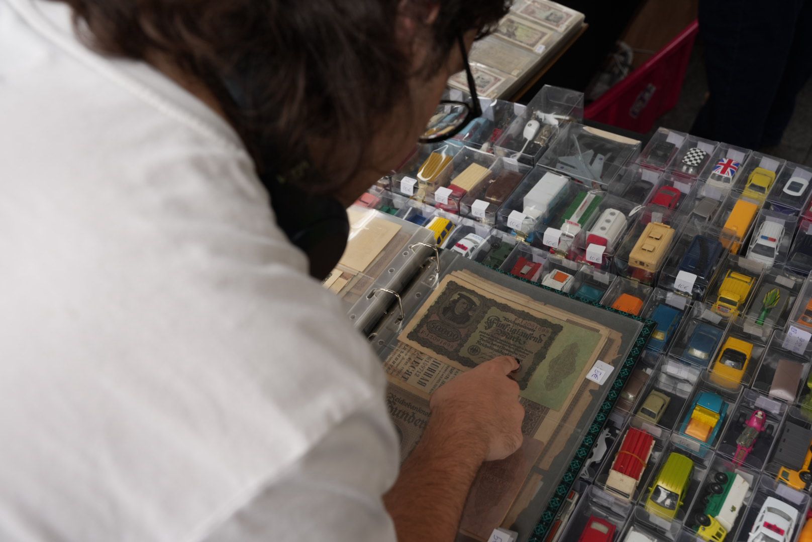 Pasión por lo vintage: éxito de la Feria del Coleccionismo en Vegueta