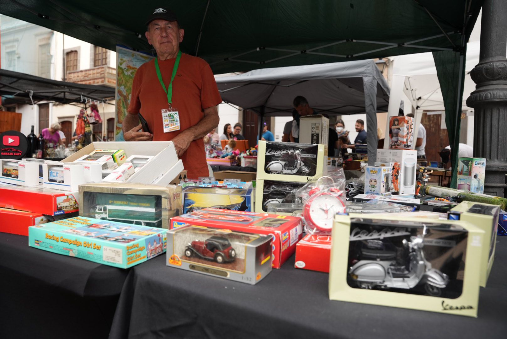 Pasión por lo vintage: éxito de la Feria del Coleccionismo en Vegueta