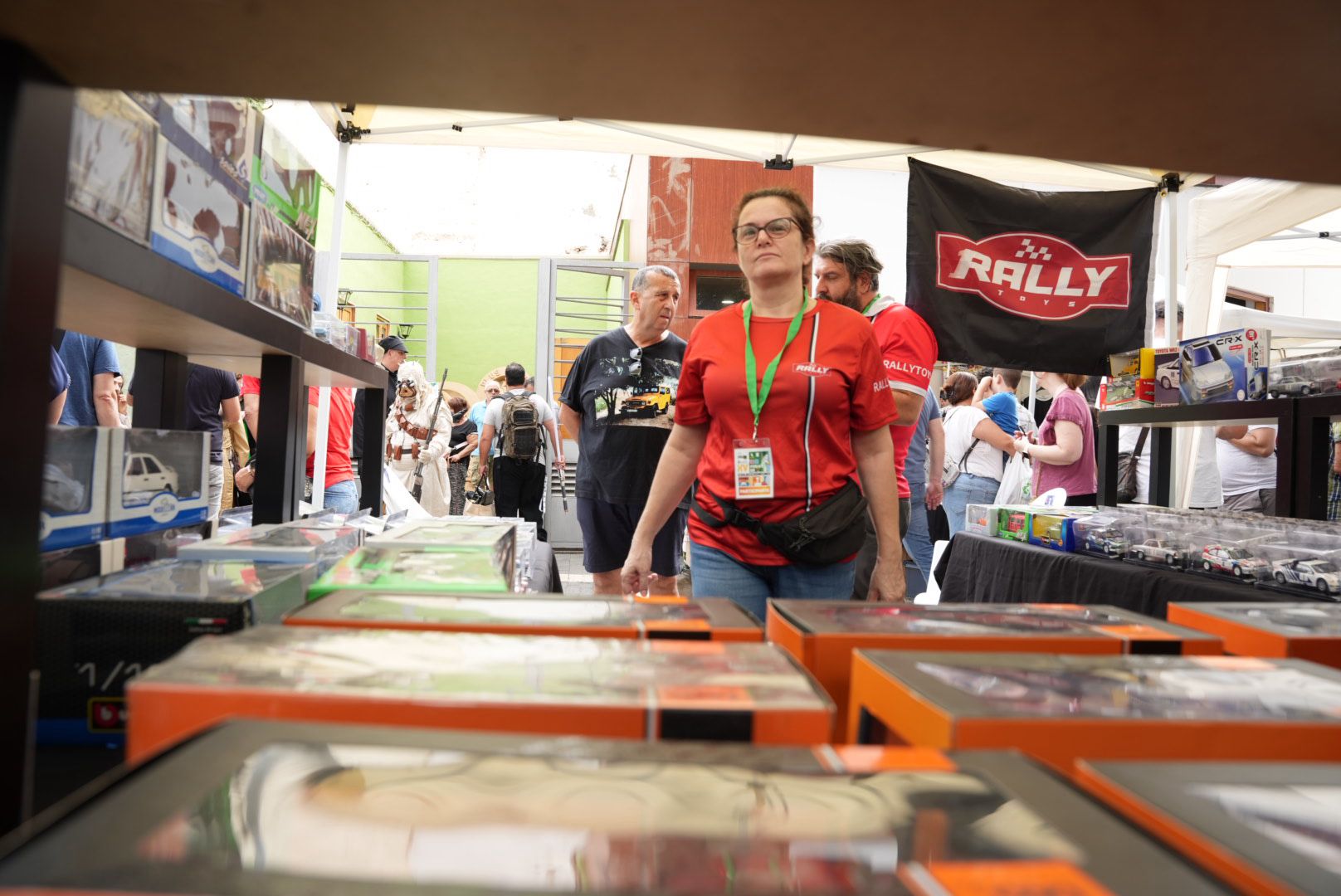 Pasión por lo vintage: éxito de la Feria del Coleccionismo en Vegueta