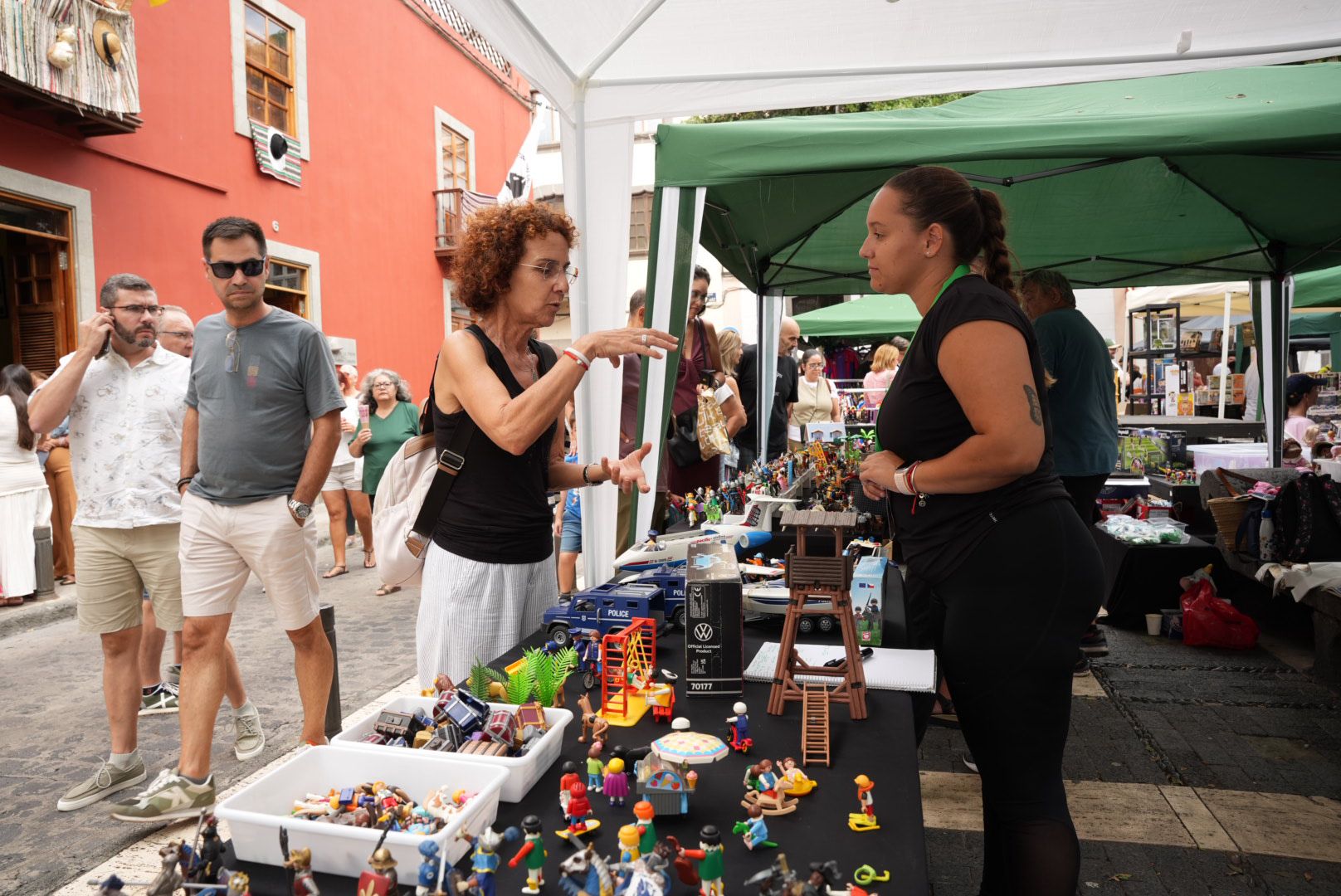 Pasión por lo vintage: éxito de la Feria del Coleccionismo en Vegueta