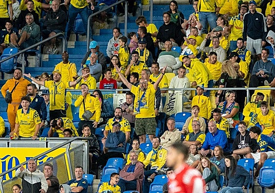 El público, ante el Almería la semana pasada.