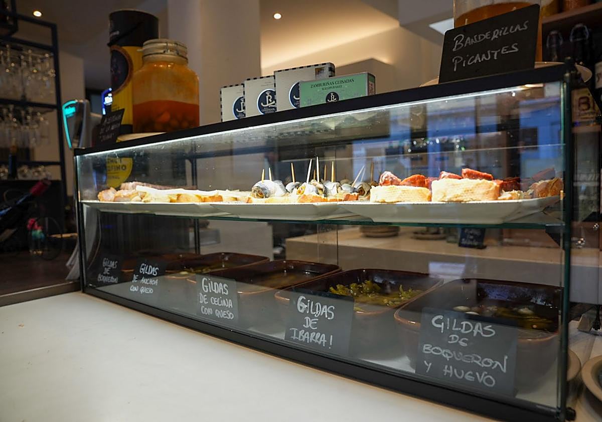 Imagen principal - Pinchos y gildas.