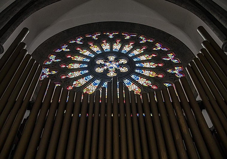 Espectacular rosetón de la iglesia de San Juan Bautista de Arucas.