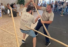 Exhibición del juego de la lata a cargo del colectivo.