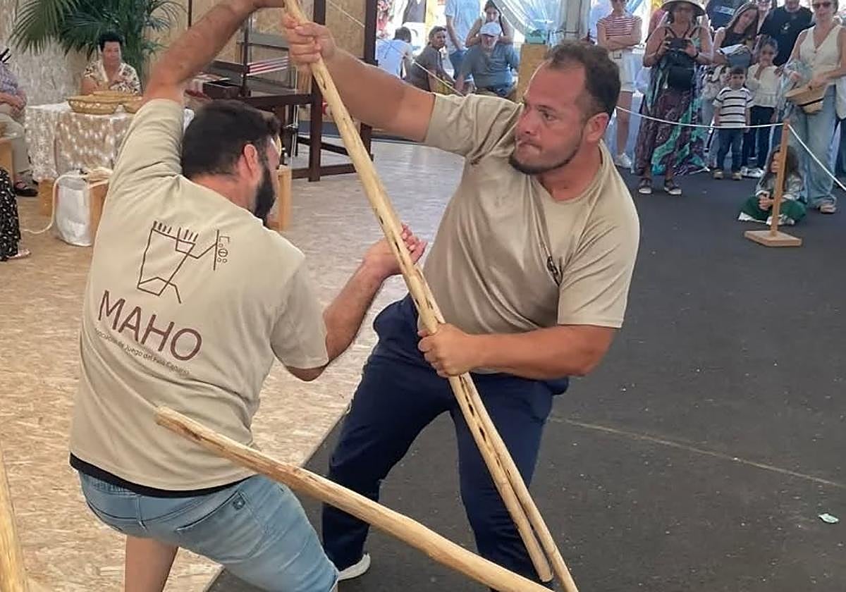 Exhibición del juego de la lata a cargo del colectivo.