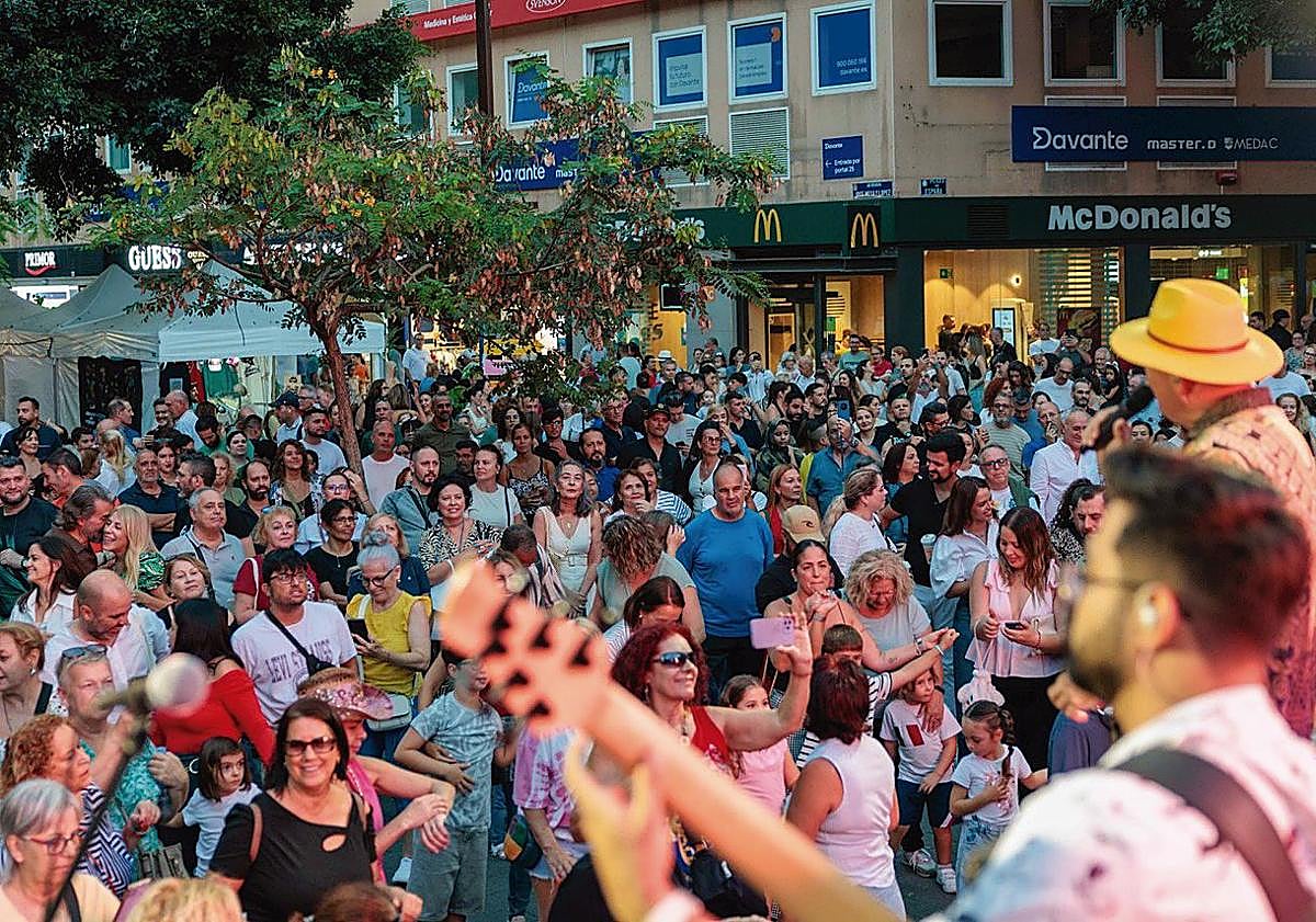 Imagen principal - Mesa y López Market bate récord de visitantes con más de 65.000 personas