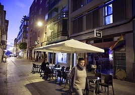 Imagen de una terraza en la calle Sargento Llagas.