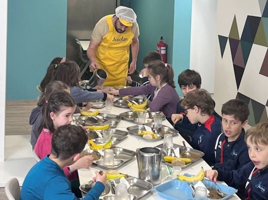 Ausolan y Plátano de Canarias renuevan su alianza para fomentar la fruta producida en España en los comedores escolares