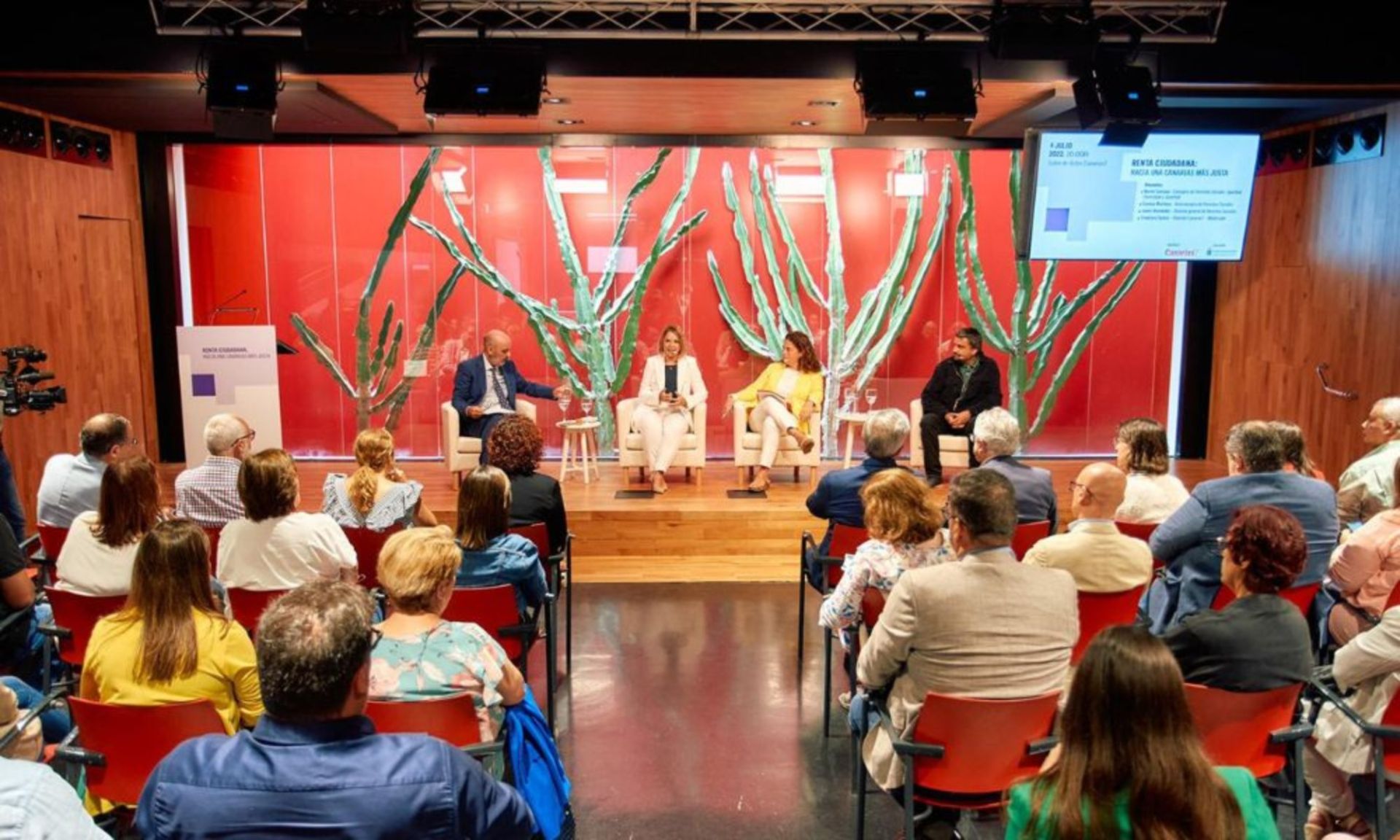 Imagen de un foro realizado en el salón de actos de CANARIAS7.