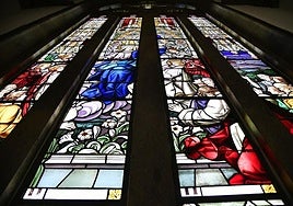 Espectacular perspectiva de una de las vidrieras de la iglesia de San Juan Bautista, en Arucas.