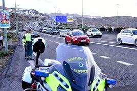 Atasco en la GC-1 en sentido Sur, a la altura de Las Terrazas, provocado por un accidente de tráfico (2019).