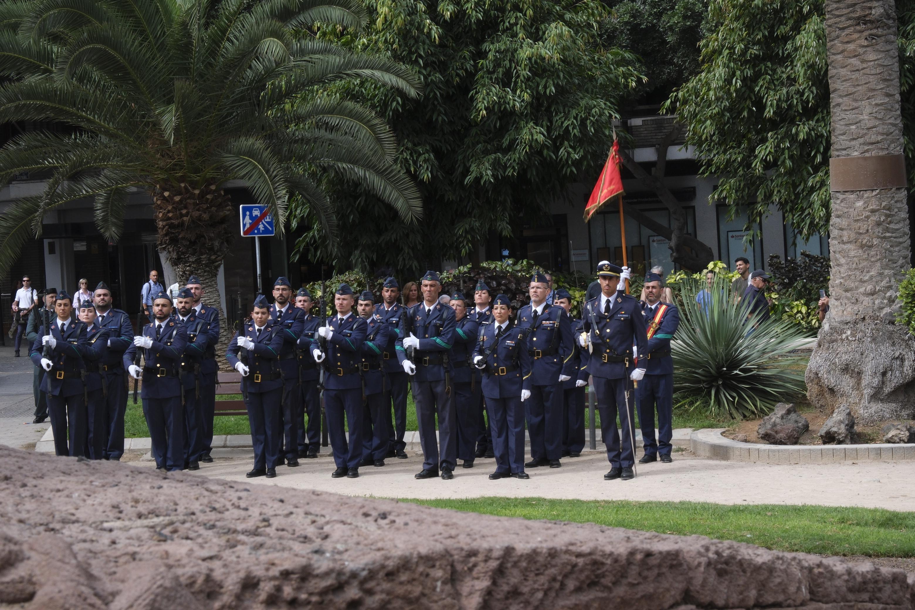 Los tres Ejércitos izan la bandera de España en Las Palmas de Gran Canaria con motivo de la Fiesta Nacional del 12 de octubre