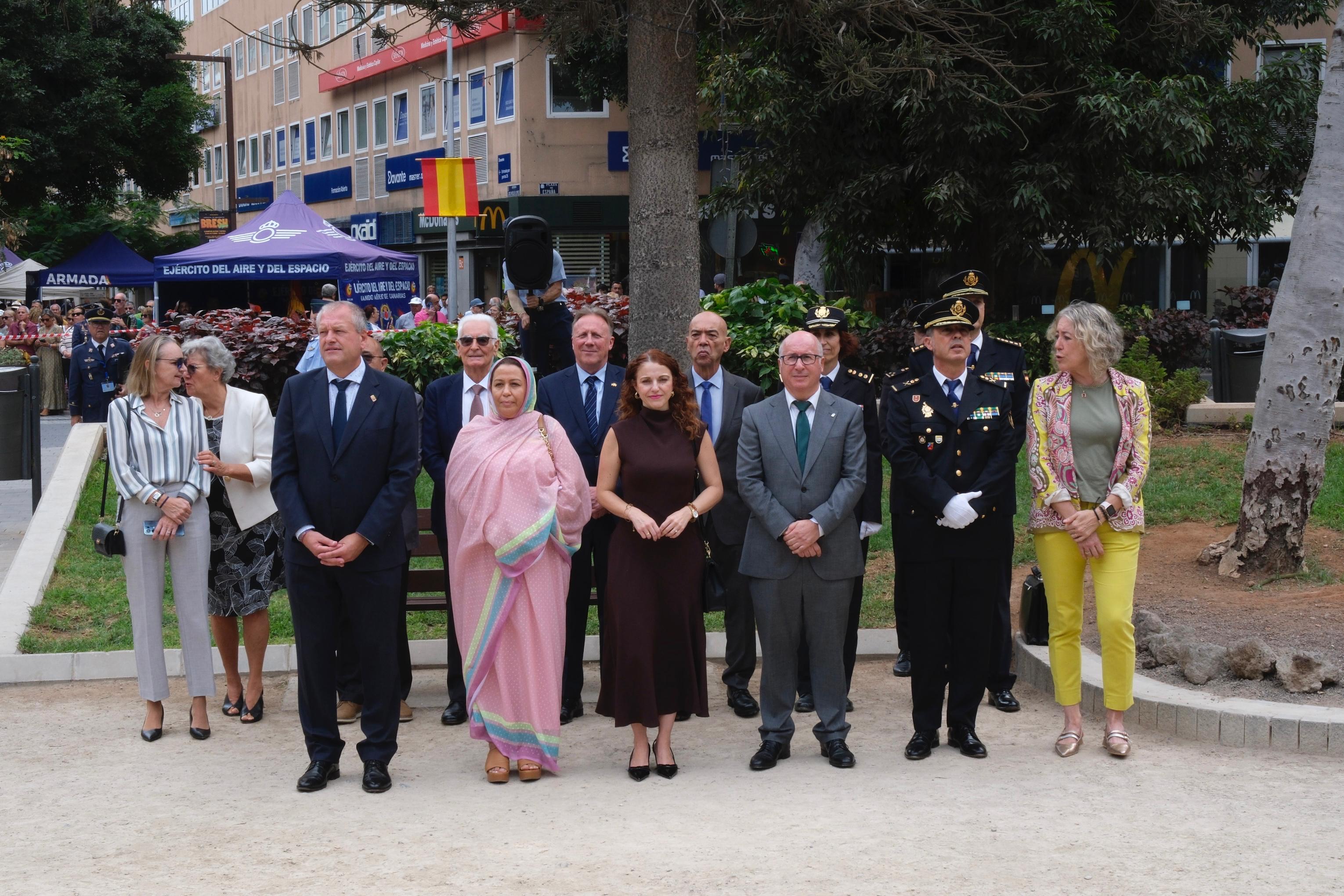 Los tres Ejércitos izan la bandera de España en Las Palmas de Gran Canaria con motivo de la Fiesta Nacional del 12 de octubre