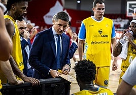 Lakovic da indicaciones en un tiempo muerto.