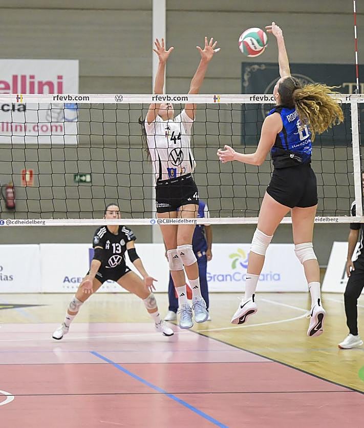 Imagen secundaria 2 - El Heidelberg Volkswagen arranca la Liga Iberdrola con una cómoda victoria ante Feel Alcobendas (3-0)