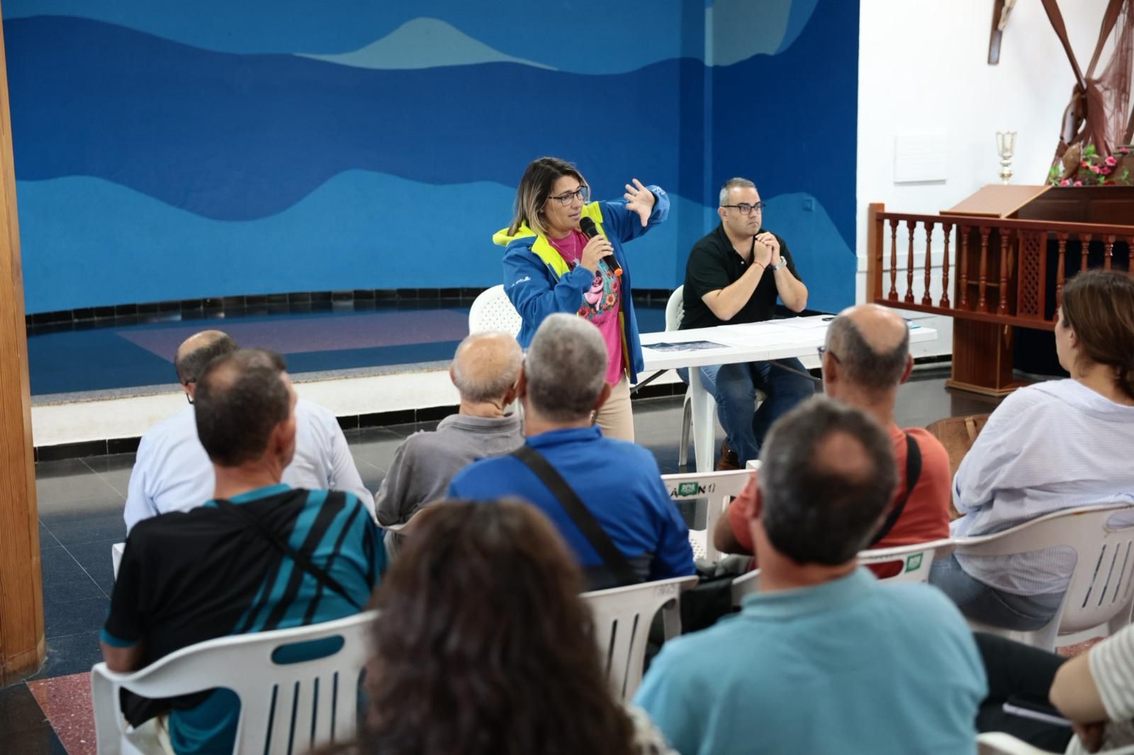 Reunión de los vecinos y del Ayuntamiento por el nuevo deslinde de El Burrero