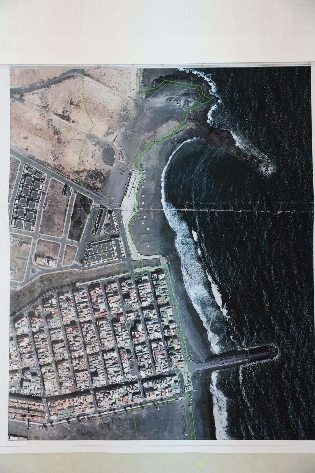 Reunión de los vecinos y del Ayuntamiento por el nuevo deslinde de El Burrero