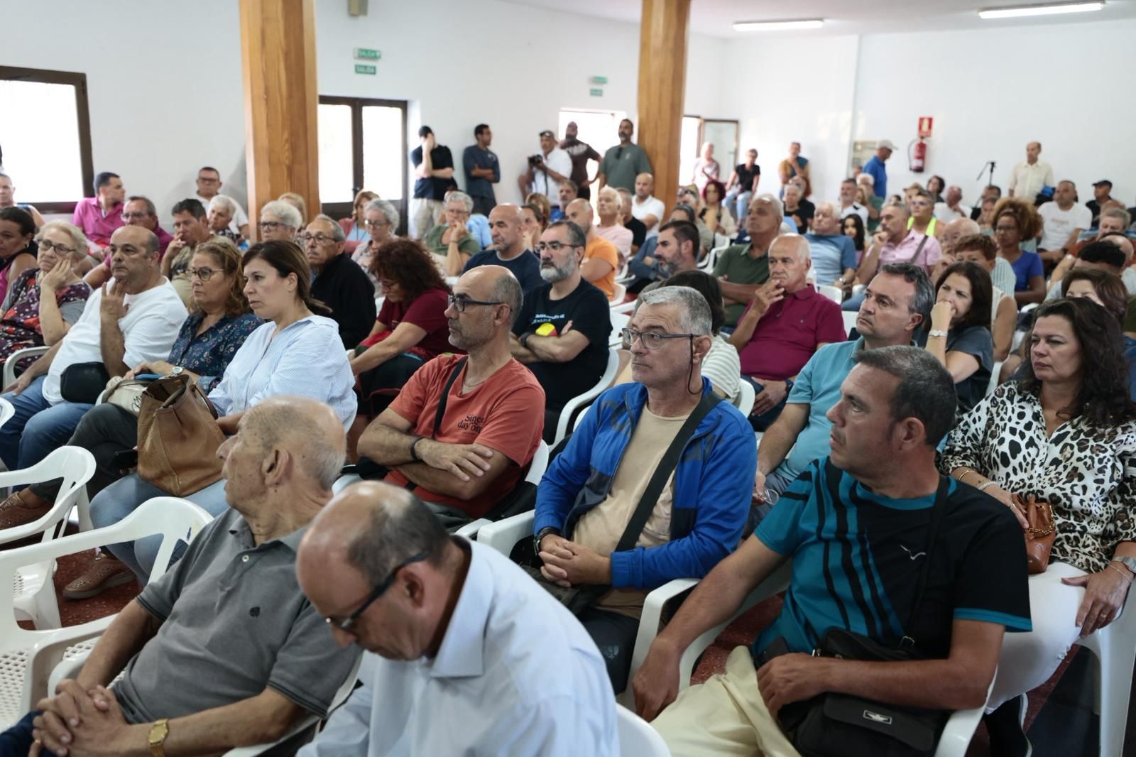 Reunión de los vecinos y del Ayuntamiento por el nuevo deslinde de El Burrero